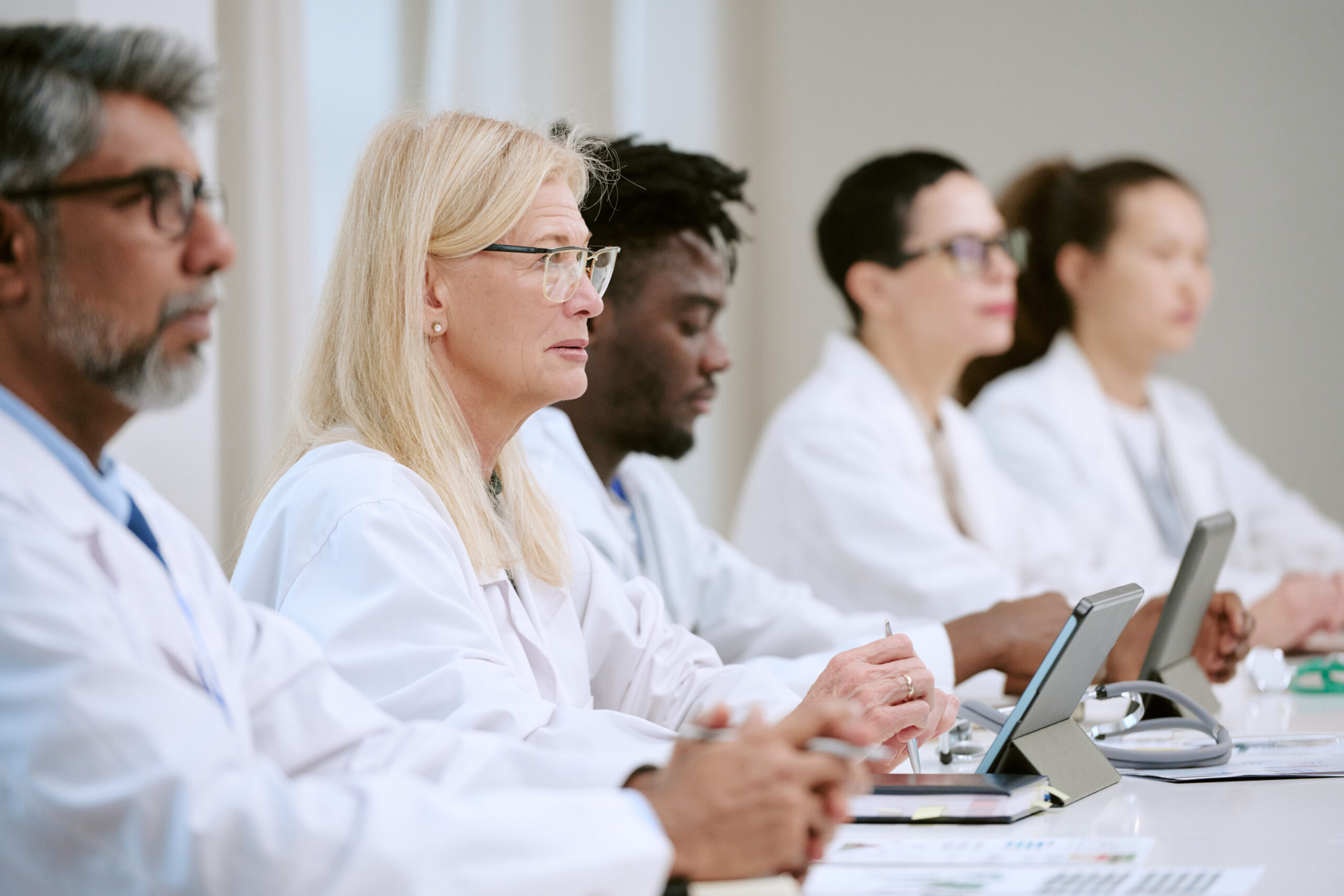 Medical experts conducting a clinical evaluation in a hospital setting as part of a forensic assessment.